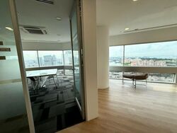 Gateway East (D7), Office #565782851